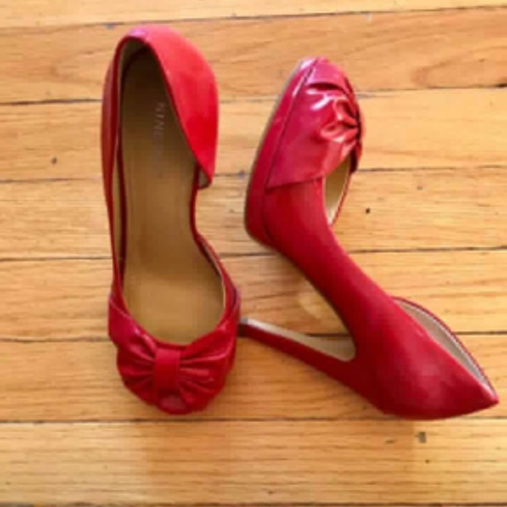 Nine West peep pump